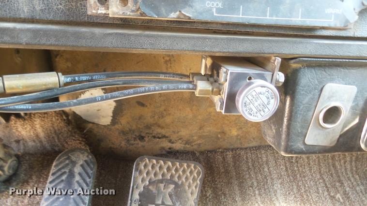 image for item DB3349 1983 Kenworth W900 dump truck