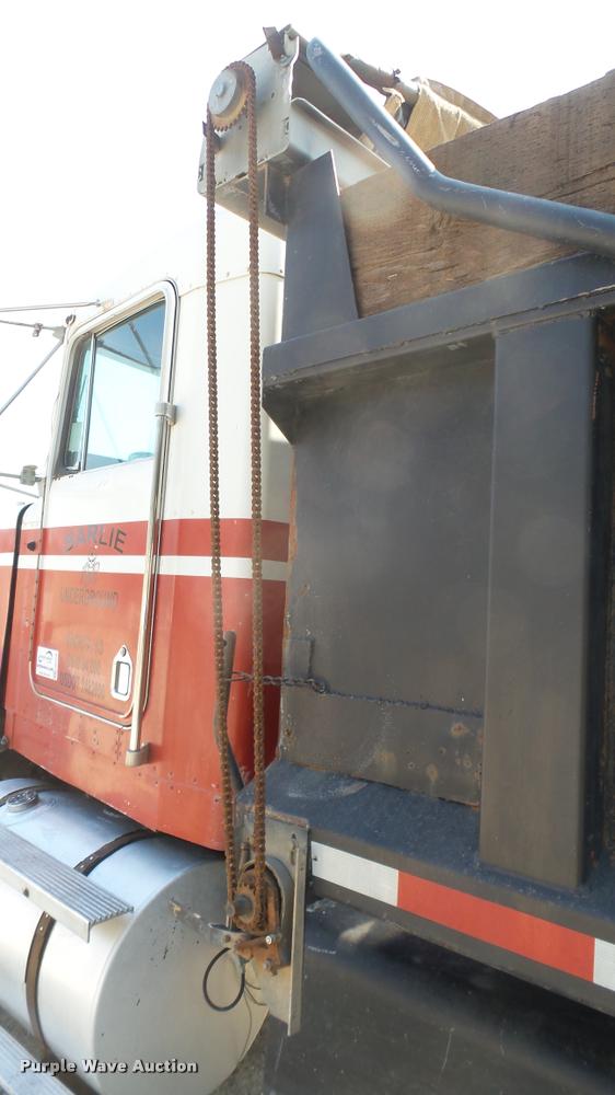 image for item DB3349 1983 Kenworth W900 dump truck