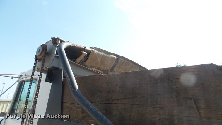 image for item DB3349 1983 Kenworth W900 dump truck