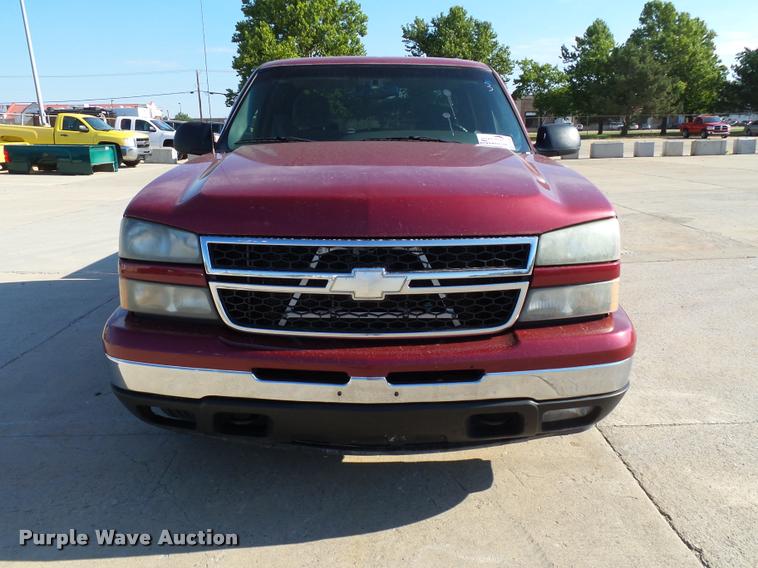 image for item DB4056 2006 Chevrolet Silverado 1500 Crew Cab pickup truck