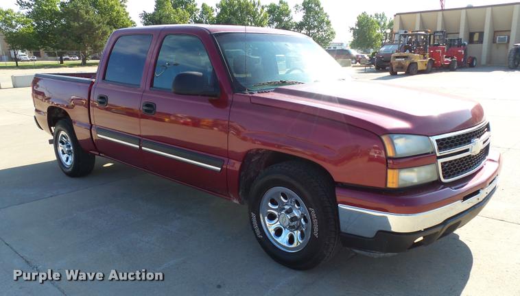 image for item DB4056 2006 Chevrolet Silverado 1500 Crew Cab pickup truck