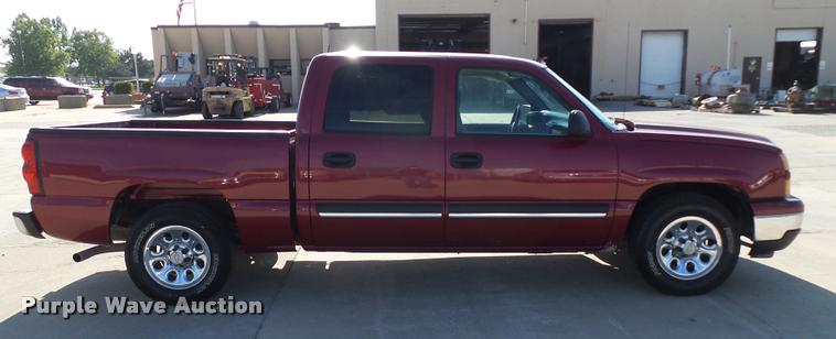 image for item DB4056 2006 Chevrolet Silverado 1500 Crew Cab pickup truck