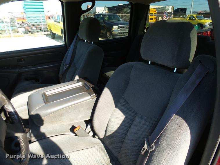 image for item DB4056 2006 Chevrolet Silverado 1500 Crew Cab pickup truck