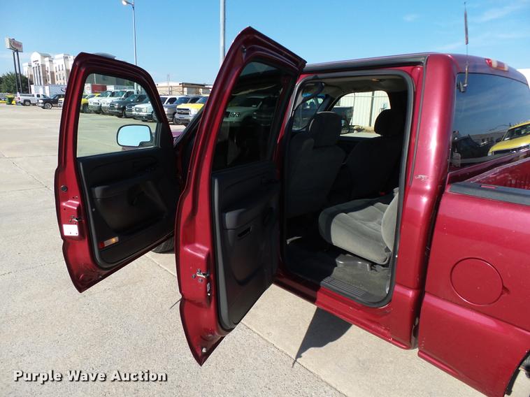 image for item DB4056 2006 Chevrolet Silverado 1500 Crew Cab pickup truck