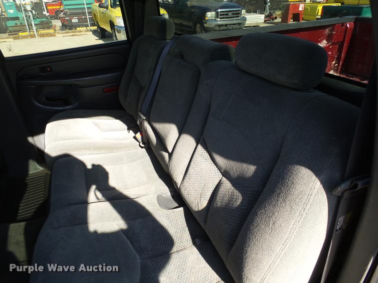 image for item DB4056 2006 Chevrolet Silverado 1500 Crew Cab pickup truck