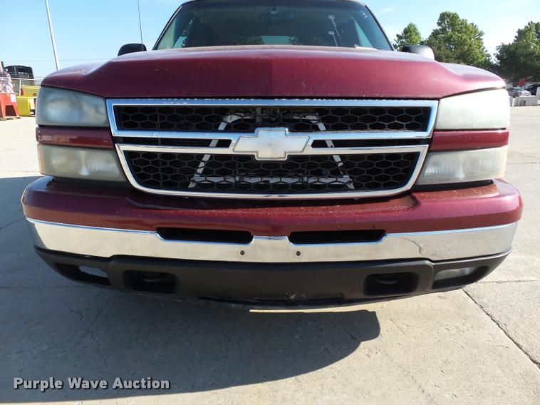 image for item DB4056 2006 Chevrolet Silverado 1500 Crew Cab pickup truck