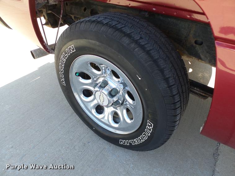 image for item DB4056 2006 Chevrolet Silverado 1500 Crew Cab pickup truck