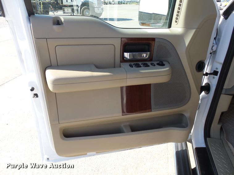 image for item DB4057 2006 Ford F150 Lariat SuperCrew pickup truck