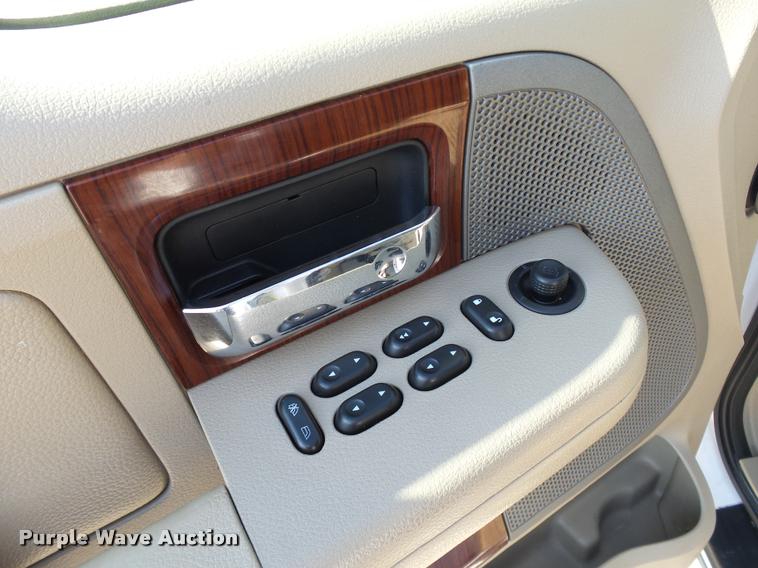 image for item DB4057 2006 Ford F150 Lariat SuperCrew pickup truck