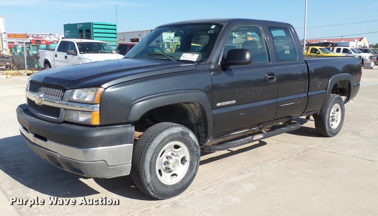 image for item DB4059 2004 Chevrolet Silverado 2500HD Ext. Cab pickup truck