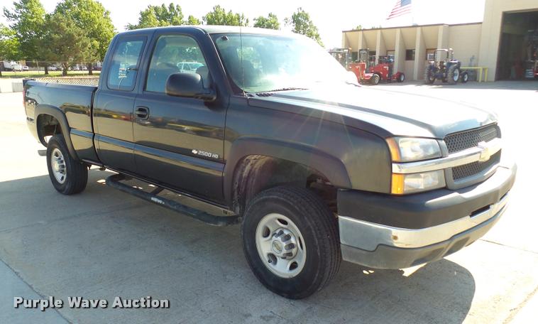 image for item DB4059 2004 Chevrolet Silverado 2500HD Ext. Cab pickup truck