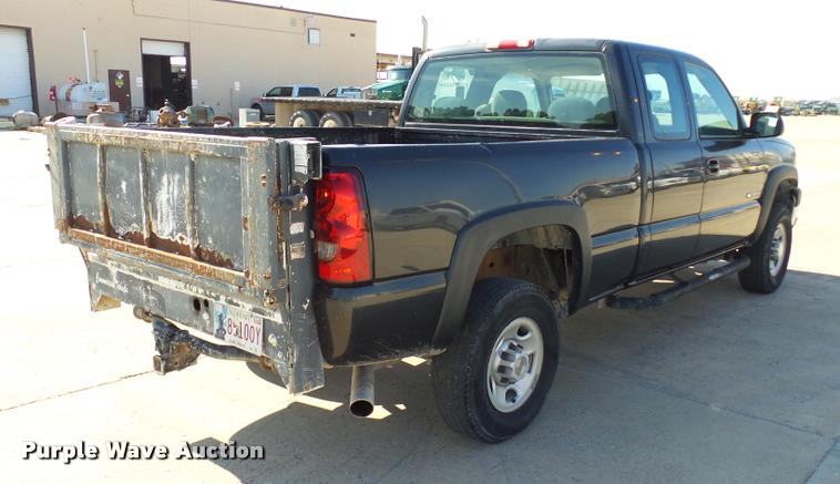 image for item DB4059 2004 Chevrolet Silverado 2500HD Ext. Cab pickup truck