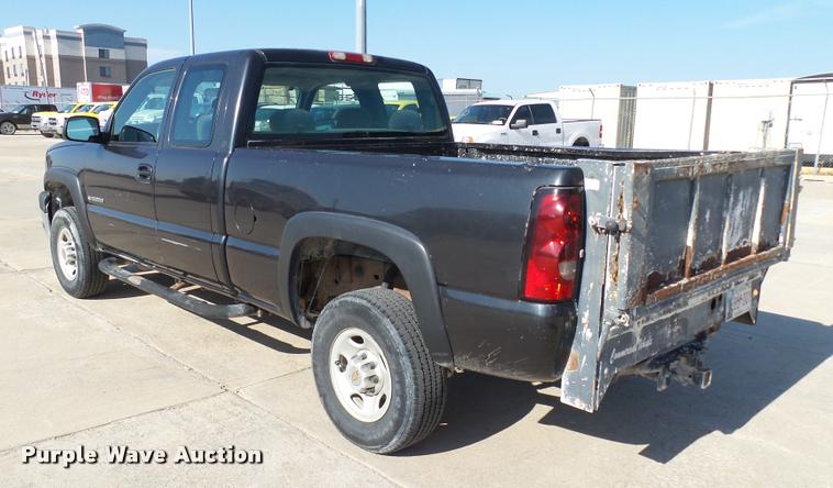 image for item DB4059 2004 Chevrolet Silverado 2500HD Ext. Cab pickup truck