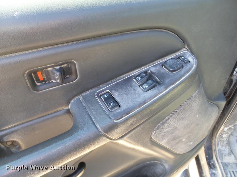 image for item DB4059 2004 Chevrolet Silverado 2500HD Ext. Cab pickup truck