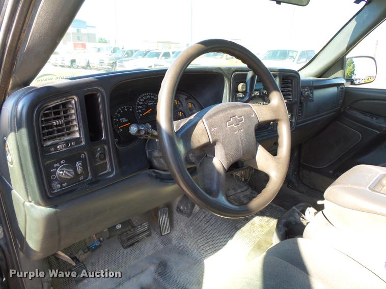 image for item DB4059 2004 Chevrolet Silverado 2500HD Ext. Cab pickup truck