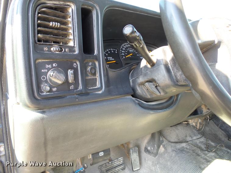 image for item DB4059 2004 Chevrolet Silverado 2500HD Ext. Cab pickup truck