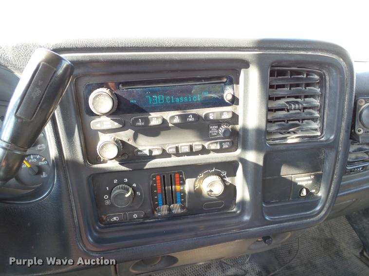 image for item DB4059 2004 Chevrolet Silverado 2500HD Ext. Cab pickup truck