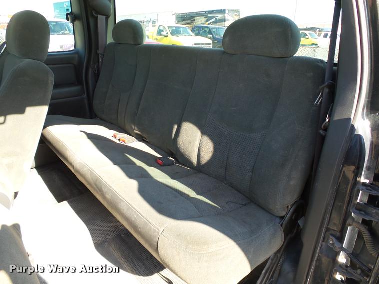 image for item DB4059 2004 Chevrolet Silverado 2500HD Ext. Cab pickup truck