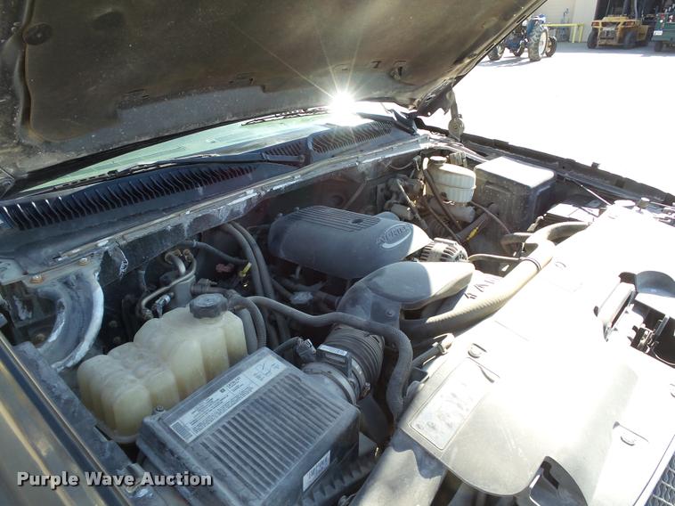 image for item DB4059 2004 Chevrolet Silverado 2500HD Ext. Cab pickup truck