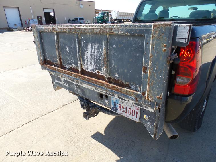 image for item DB4059 2004 Chevrolet Silverado 2500HD Ext. Cab pickup truck