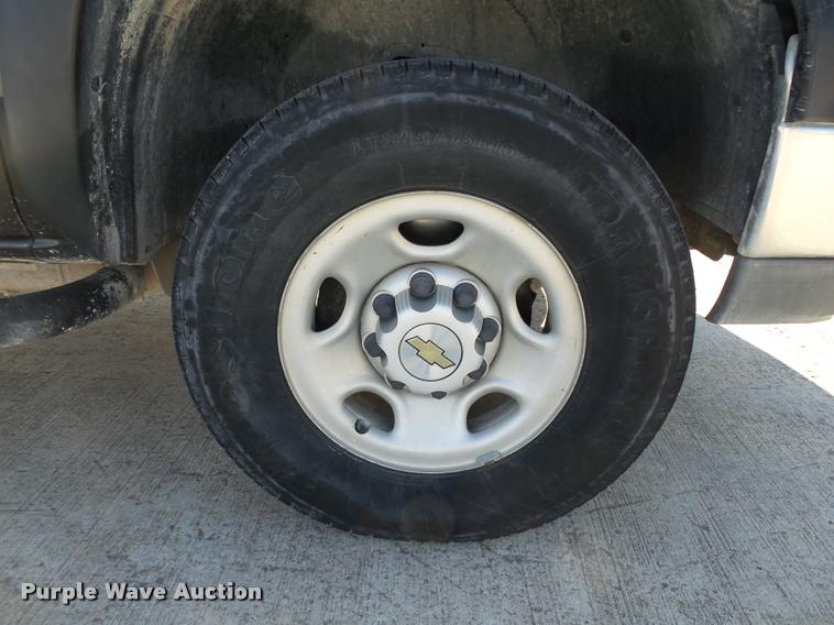 image for item DB4059 2004 Chevrolet Silverado 2500HD Ext. Cab pickup truck