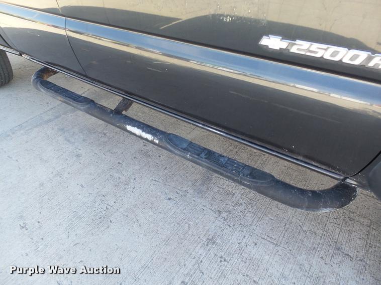 image for item DB4059 2004 Chevrolet Silverado 2500HD Ext. Cab pickup truck