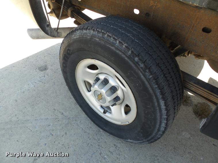 image for item DB4059 2004 Chevrolet Silverado 2500HD Ext. Cab pickup truck