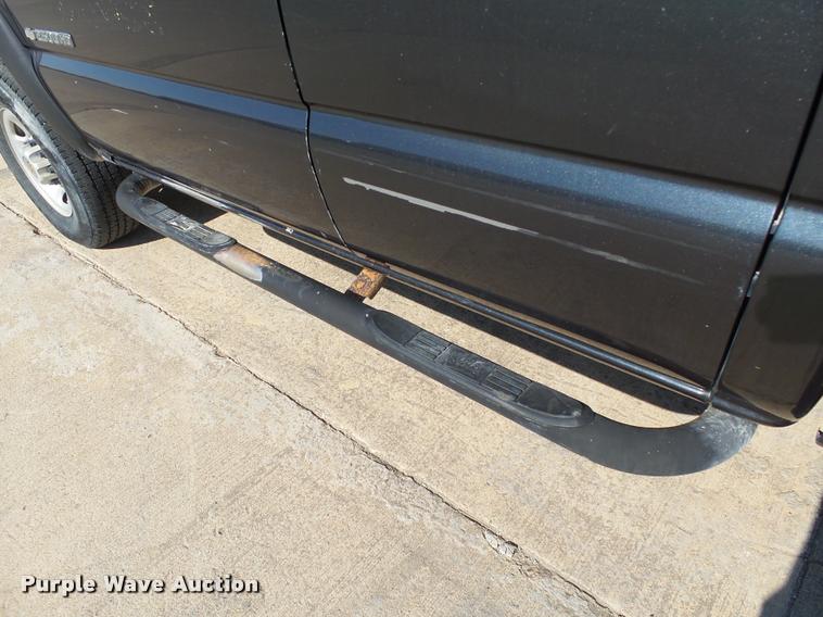 image for item DB4059 2004 Chevrolet Silverado 2500HD Ext. Cab pickup truck