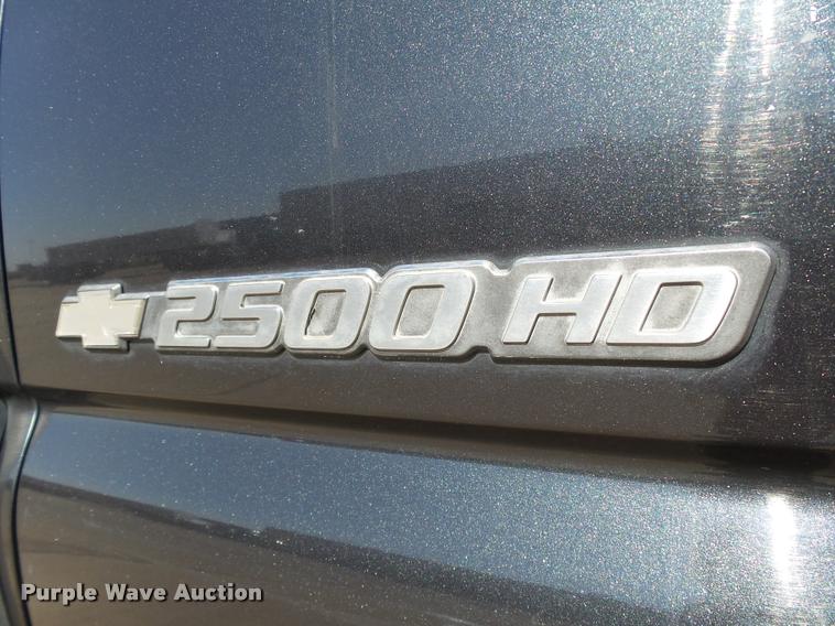 image for item DB4059 2004 Chevrolet Silverado 2500HD Ext. Cab pickup truck