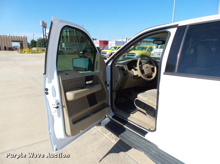 image for item DB4060 2004 Ford F150 XLT SuperCrew pickup truck