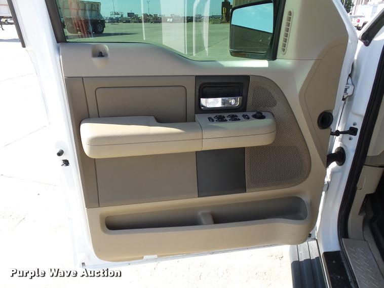 image for item DB4060 2004 Ford F150 XLT SuperCrew pickup truck