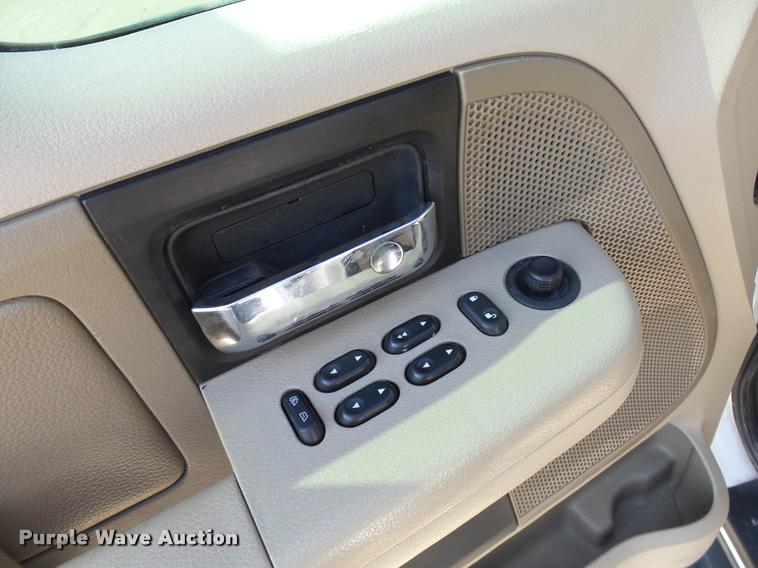 image for item DB4060 2004 Ford F150 XLT SuperCrew pickup truck