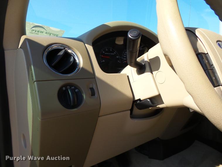 image for item DB4060 2004 Ford F150 XLT SuperCrew pickup truck