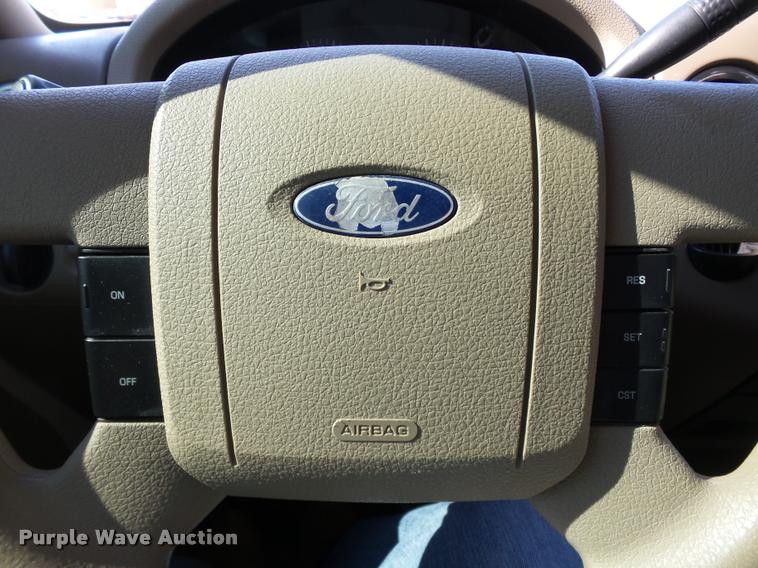 image for item DB4060 2004 Ford F150 XLT SuperCrew pickup truck