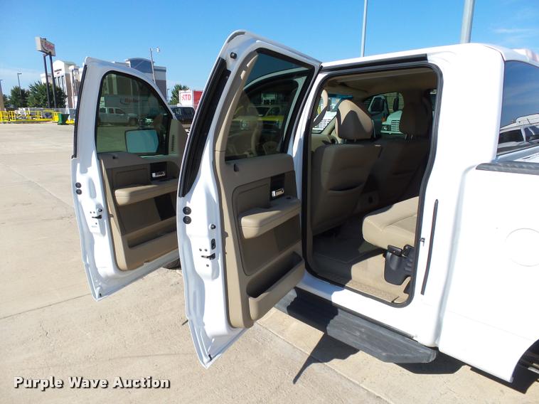 image for item DB4060 2004 Ford F150 XLT SuperCrew pickup truck