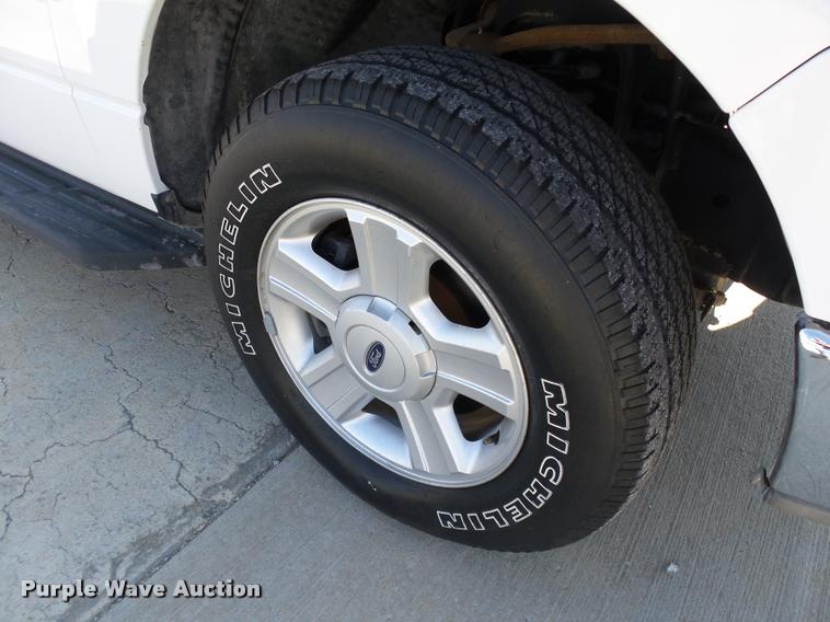 image for item DB4060 2004 Ford F150 XLT SuperCrew pickup truck