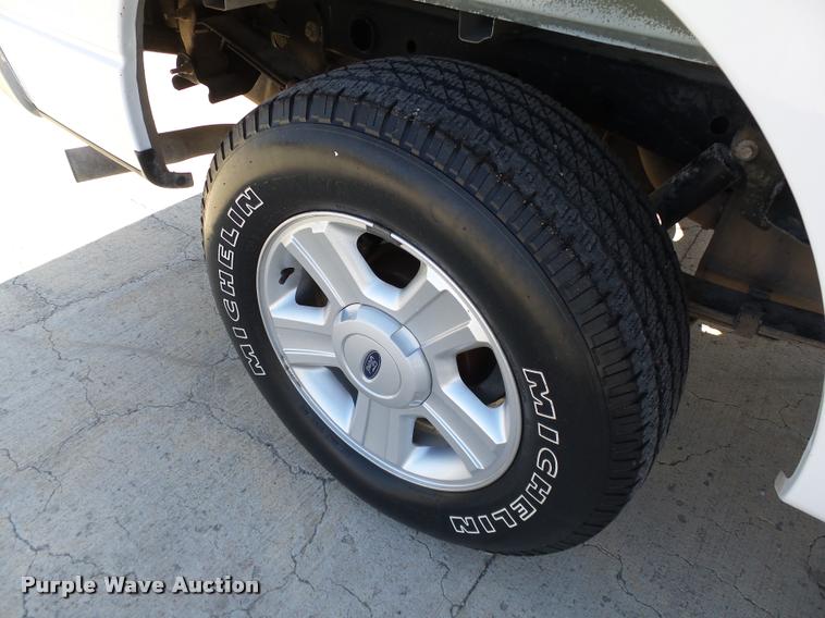 image for item DB4060 2004 Ford F150 XLT SuperCrew pickup truck