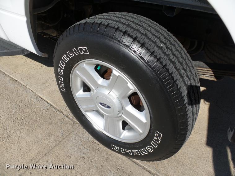 image for item DB4060 2004 Ford F150 XLT SuperCrew pickup truck