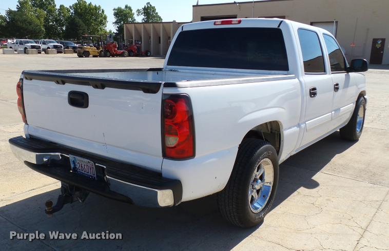 image for item DB4063 2006 Chevrolet Silverado 1500 LT Crew Cab pickup truck