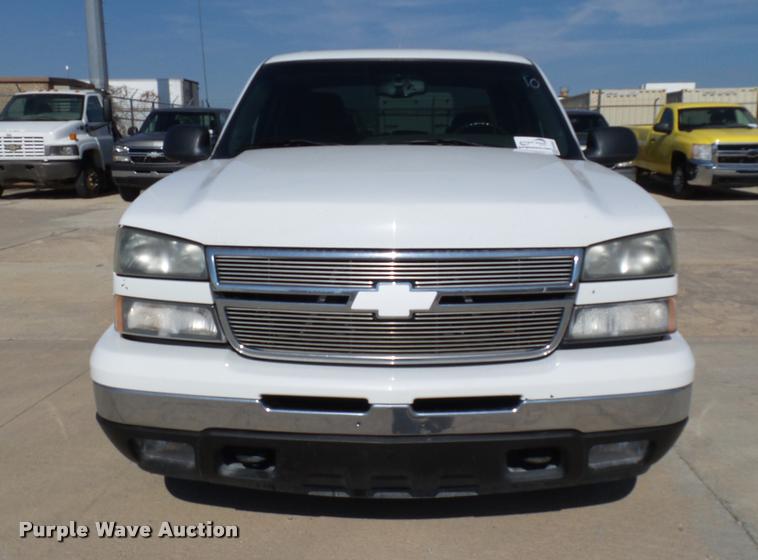 image for item DB4063 2006 Chevrolet Silverado 1500 LT Crew Cab pickup truck