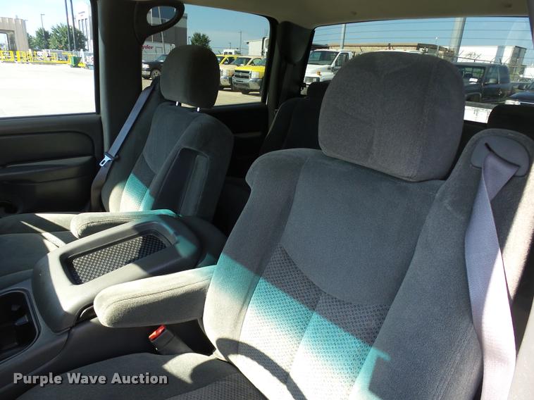 image for item DB4063 2006 Chevrolet Silverado 1500 LT Crew Cab pickup truck