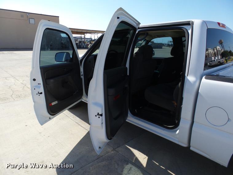 image for item DB4063 2006 Chevrolet Silverado 1500 LT Crew Cab pickup truck