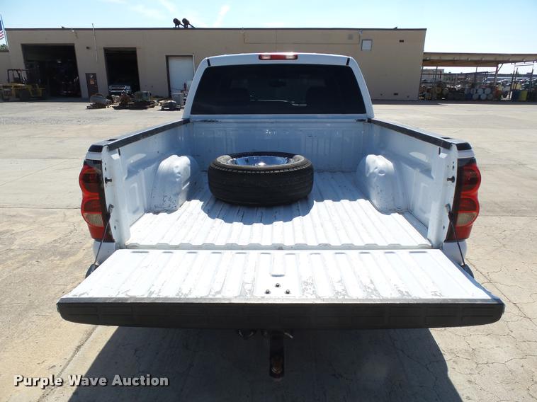 image for item DB4063 2006 Chevrolet Silverado 1500 LT Crew Cab pickup truck