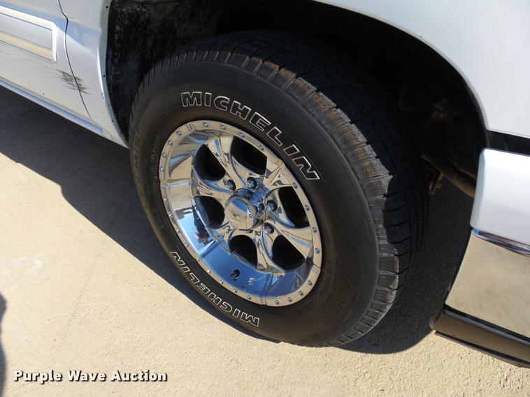 image for item DB4063 2006 Chevrolet Silverado 1500 LT Crew Cab pickup truck