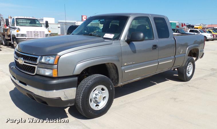 image for item DB4065 2006 Chevrolet Silverado 2500HD Ext. Cab pickup truck