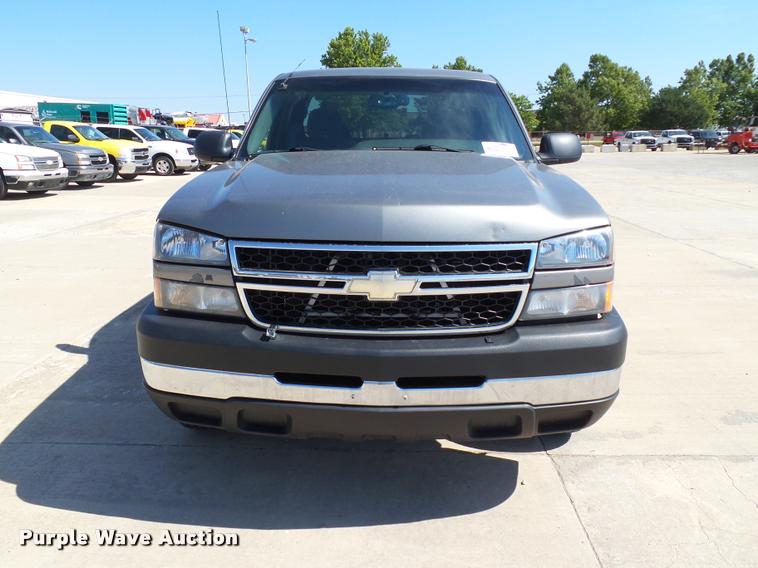 image for item DB4065 2006 Chevrolet Silverado 2500HD Ext. Cab pickup truck