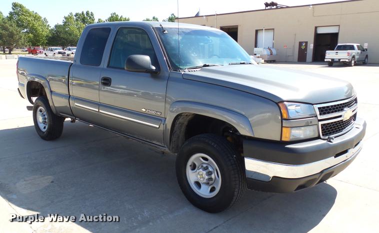 image for item DB4065 2006 Chevrolet Silverado 2500HD Ext. Cab pickup truck