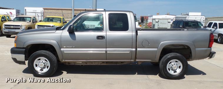 image for item DB4065 2006 Chevrolet Silverado 2500HD Ext. Cab pickup truck