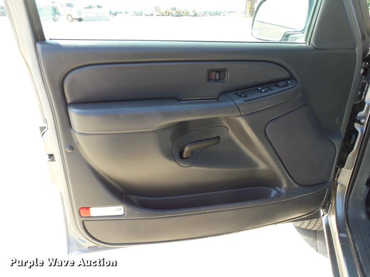 image for item DB4065 2006 Chevrolet Silverado 2500HD Ext. Cab pickup truck