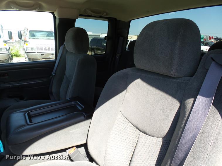 image for item DB4065 2006 Chevrolet Silverado 2500HD Ext. Cab pickup truck